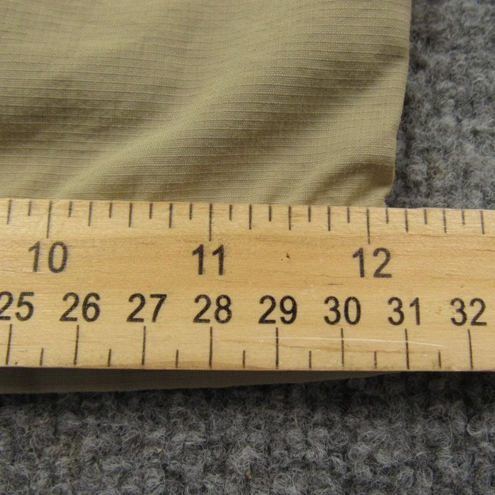 The North Face Shorts Men‎ Large Beige Nylon Outdoor Hiking Zipper Stow Pocket
